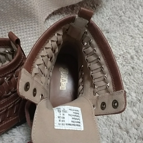 Shoes - Picture 4 of 5